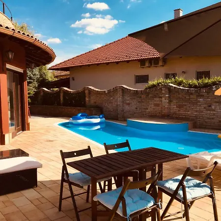 Privatunterkunft Bed&pool