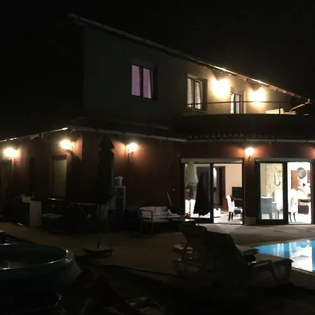 Bed&pool